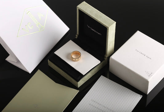 Van cleef Perlée clovers ring